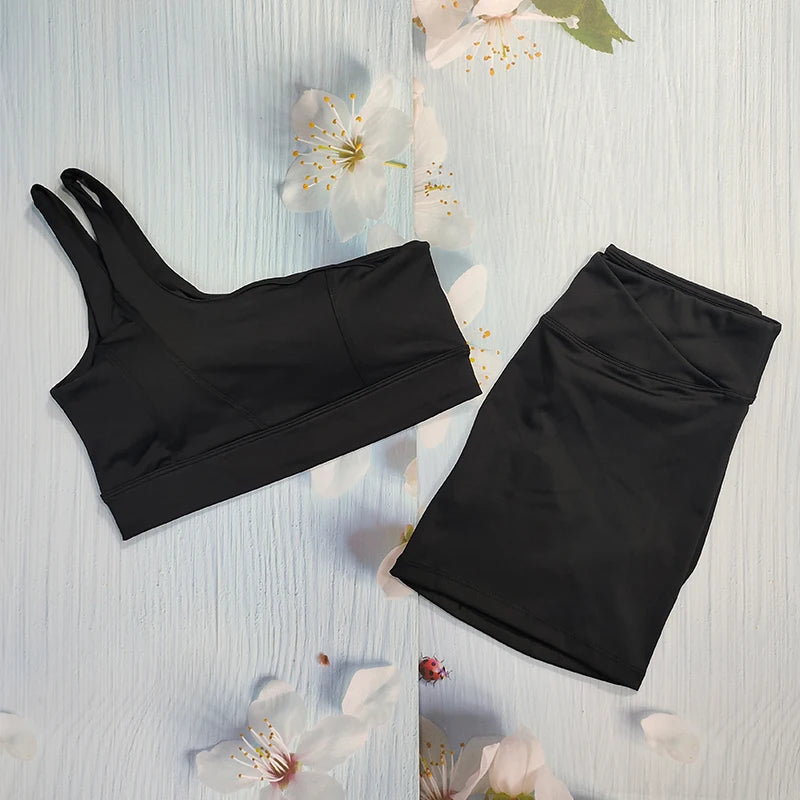 CLAIRE SET - ONE SHOULDER SPORTS BRA & SCRUNCH SHORTS