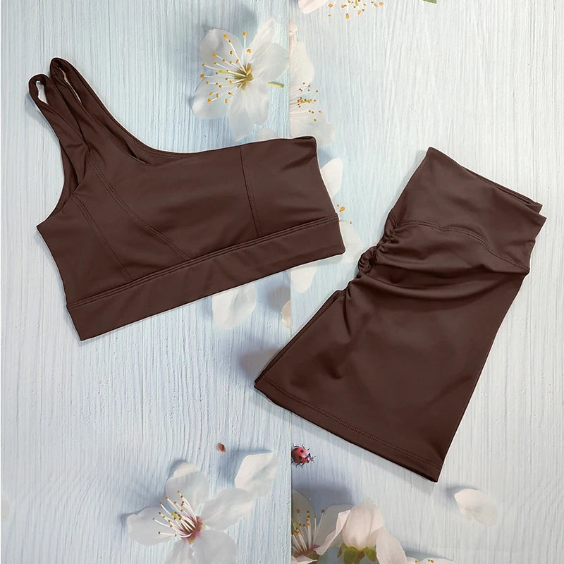 CLAIRE SET - ONE SHOULDER SPORTS BRA & SCRUNCH SHORTS