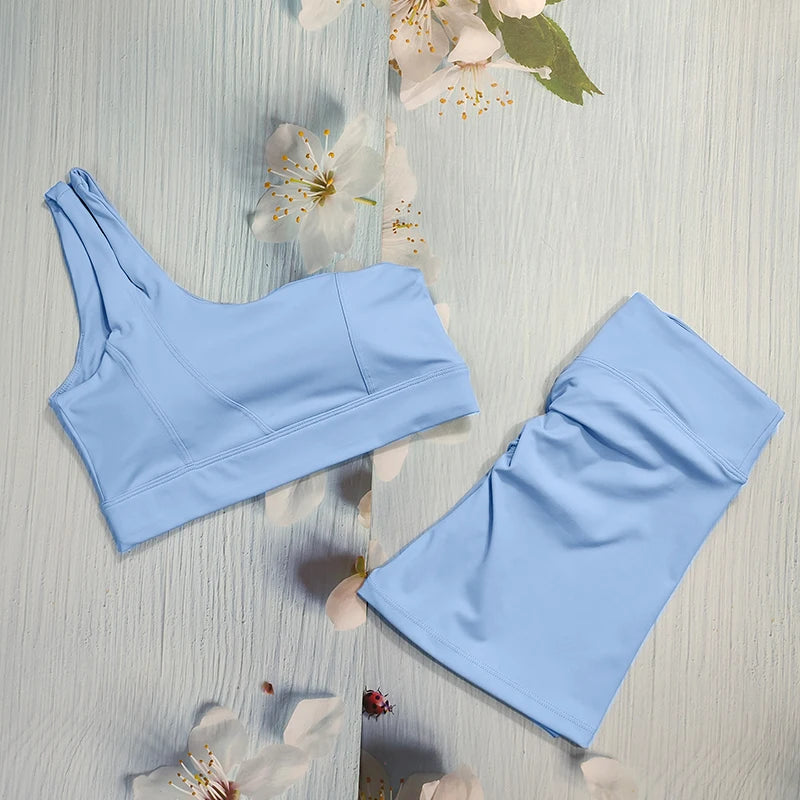 CLAIRE SET - ONE SHOULDER SPORTS BRA & SCRUNCH SHORTS