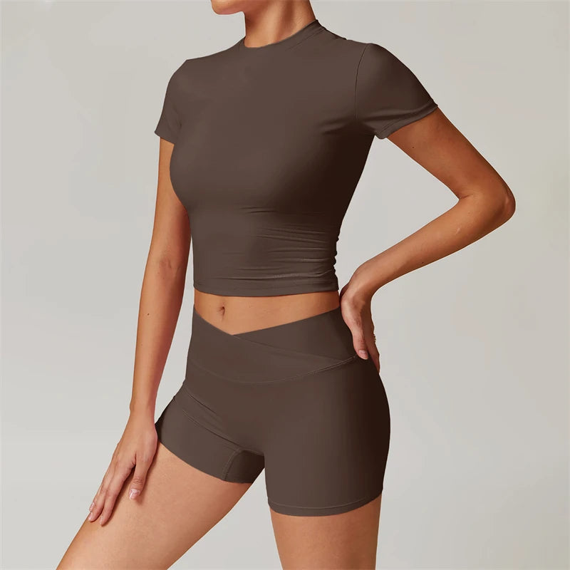 MIA SET - T- Shirt & Scrunch Shorts