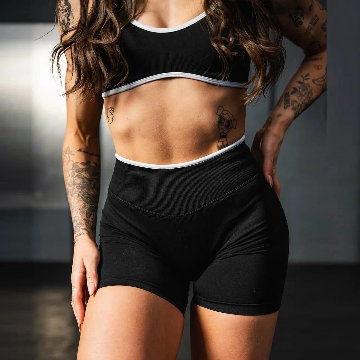MELANI SHORTS – SEAMLESS SCRUNCH BUM LIFTING SHORTS