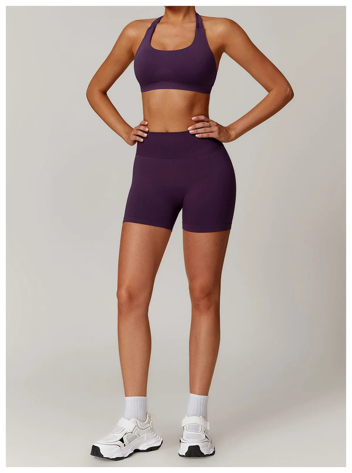 AMELIE SET - HALTER NECK SPORTS BRA & SEAMLESS SHORTS